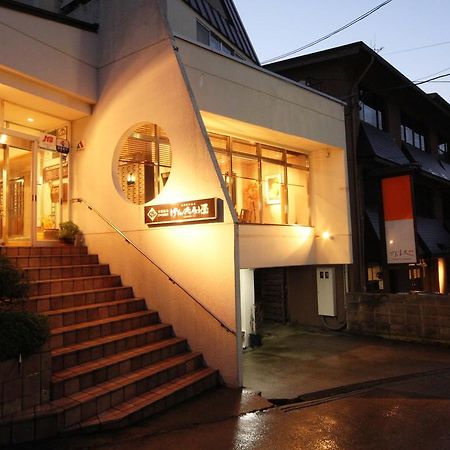 Hôtel Honkan Gentaroya à Nozawaonsen Extérieur photo